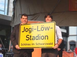 Bürgermeister Schelshorn und Joachim Löw